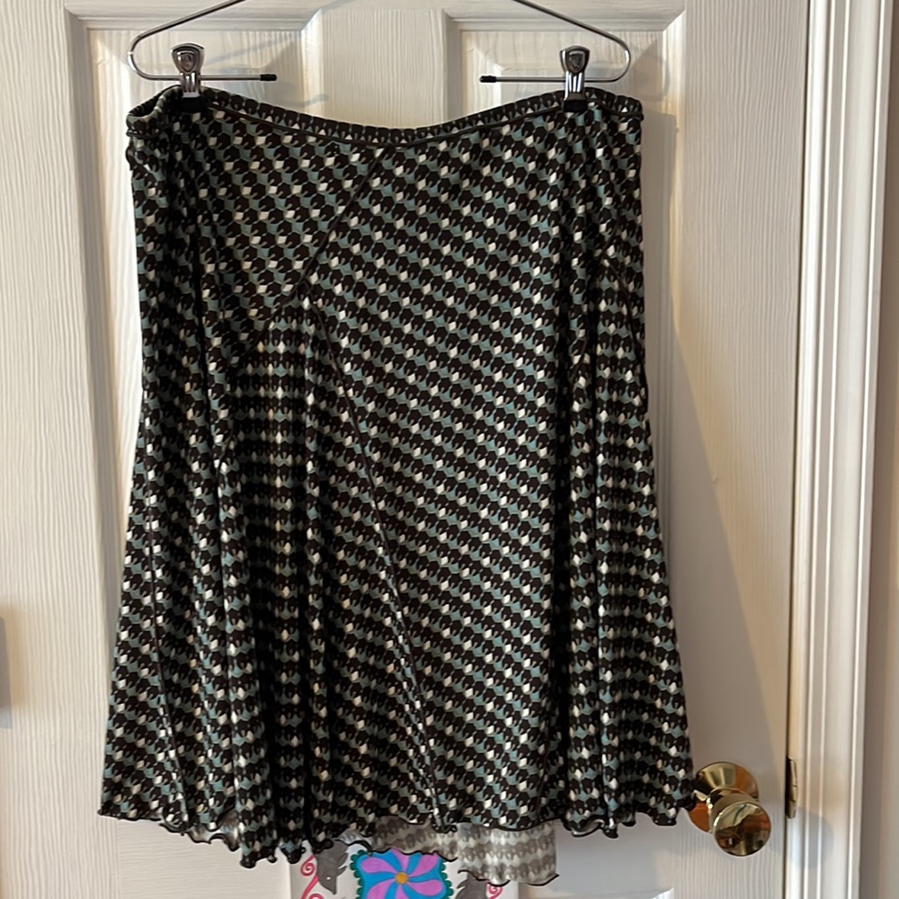 Max studio pattern flowing skirt (3) - Picture 3 of 4